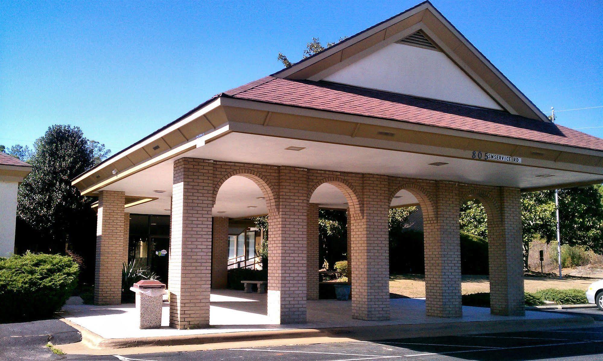 Days Inn & Conf Center By Wyndham Southern Pines Pinehurst Exterior photo